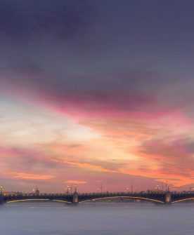 Весенний закат над Троицким мостом. Фото: vavooli