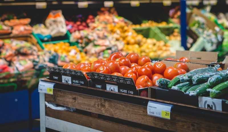 Экономист рассказала о сезонном росте цен на фрукты и овощи