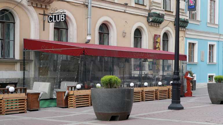 В Петербурге продлили срок работы летних кафе