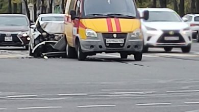 Авария с аварийной на пересечении улицы Ленсовета и проспекта Юрия Гагарина