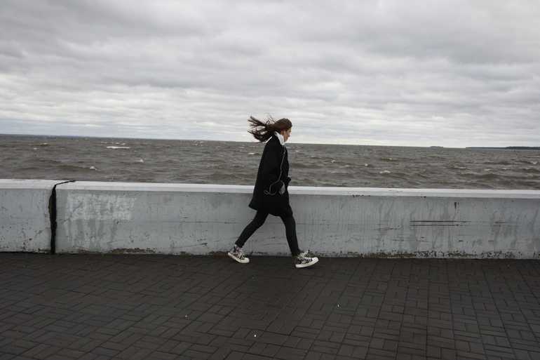 МЧС: ливни и сильный ветер обрушатся на Петербург 21 октября