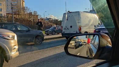 На Малоохтинской набережной в сторону моста Александра Невского две аварии, все стоит