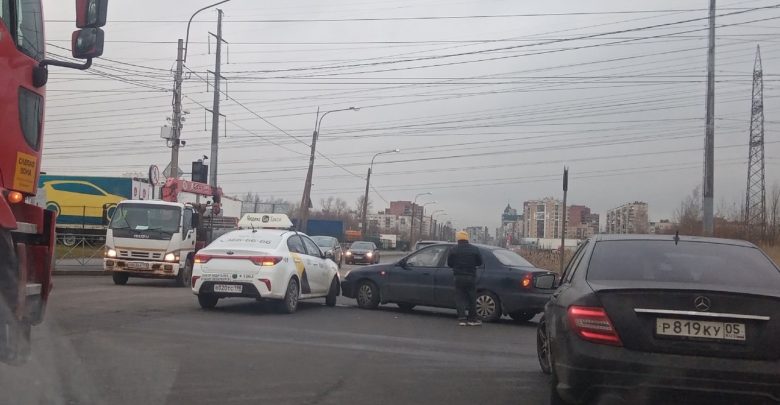 ДТП на перекрёстке Солидарности и Кржижановского, в сторону Хасанской