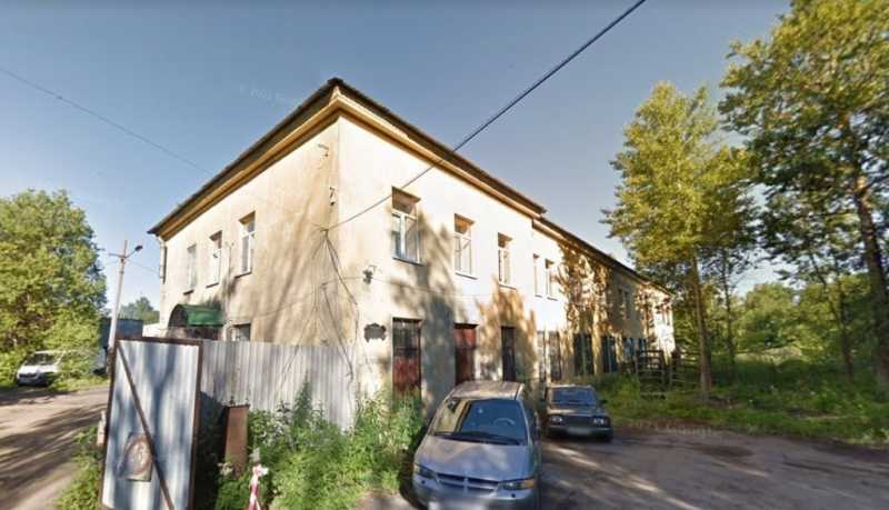 Десять спасателей ночью тушили полыхающую постройку на улице Кольцова
