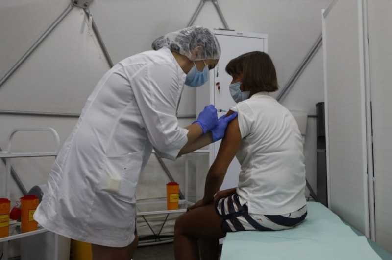 Причиной для смягчения ограничений будет вакцинация 80% петербуржцев