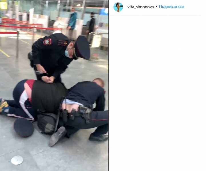 В оскорблении полицейского в Пулково обвиняется чемпионка Европы по плаванию |