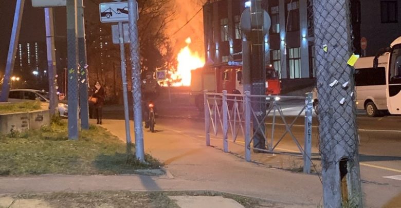 Сильный пожар в городе Мурино на Вокзальной улице