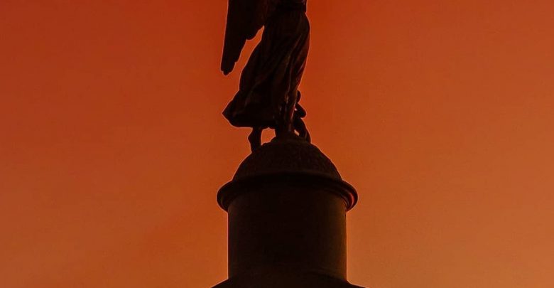 Легенды Александровской колонны Сегодня Дворцовую площадь в Петербурге невозможно представить без ее центрального украшения…