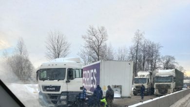 В сторону города Московское шоссе перекрыто фурой, потерявшей прицеп из седла