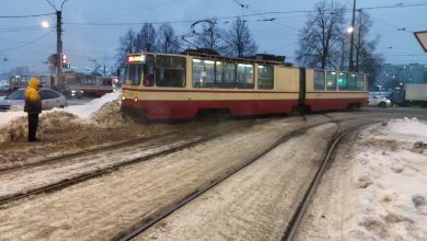 Трамвай съехал с пути в 9:00 у Володарского моста