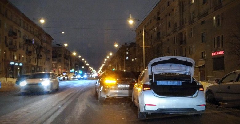 Невнимательный молодой таксист испортил вечер водителю Audi на Краснопутиловской ул. Объезд возможен только с…