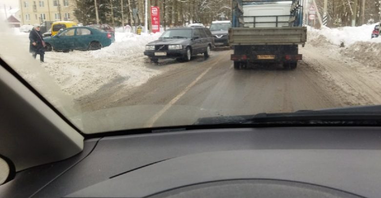 В Романовке, на Дороге Жизни, сандеро не пропустил Вольву, выезжая со второстепенной