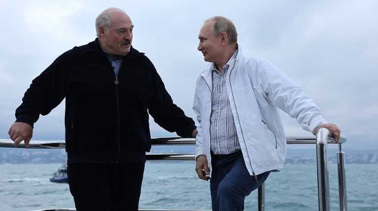 Команда Путина и Лукашенко победила в товарищеском хоккейном матче в Петербурге