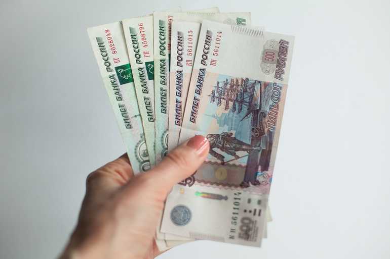 По 5000 рублей выплатят до 31 декабря отдельно от пенсии: кому дадут деньги |