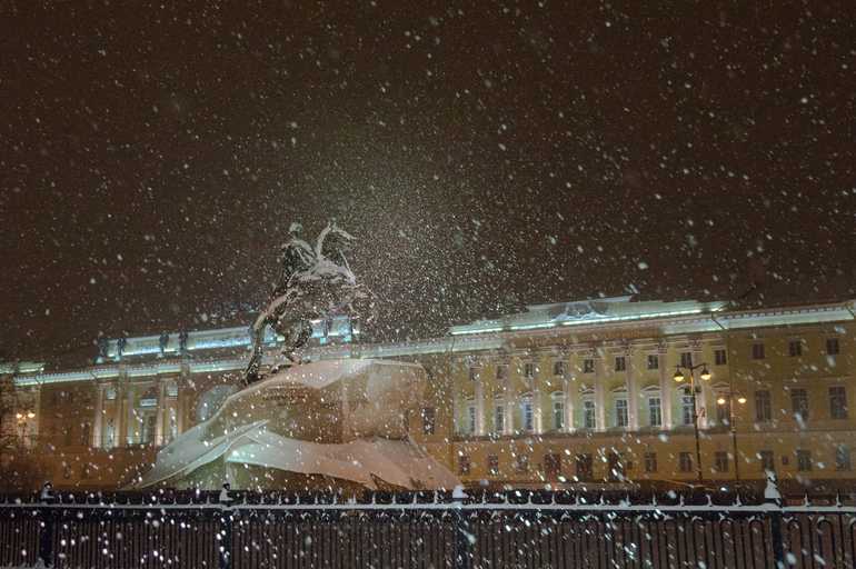 Сильный снег и ветер: спасатели предупредили петербуржцев об ухудшении погоды вечером 29 ноября