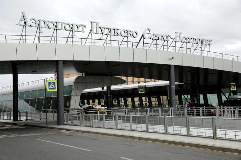 В аэропорту Пулково в понедельник задержали четыре самолета