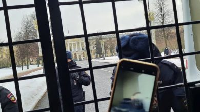 В Санкт-Петербурге были задержаны активисты, которые надели коньки и взяли костыли в знак протеста…