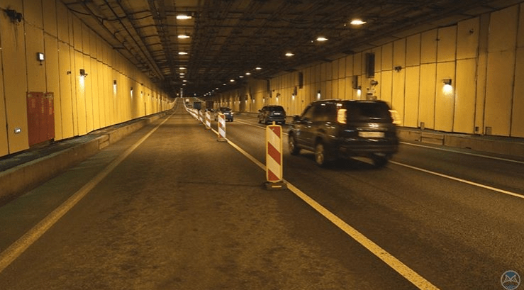 Ремонт ограничит движение в тоннеле петербургской дамбы с понедельника