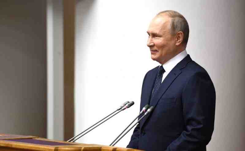 Путин поручил Минюсту проанализировать закон об иноагентах