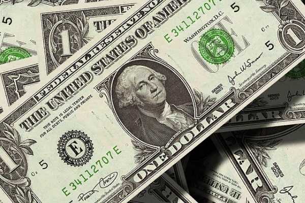 Экономист рассказал, что скоро доллар взлетит до небес