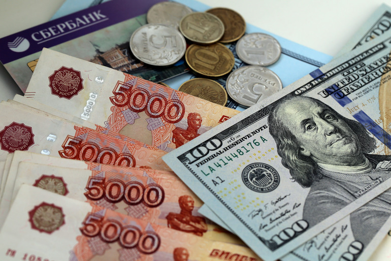 "Как в 2014 году": россиянам рассказали о грядущей девальвации рубля