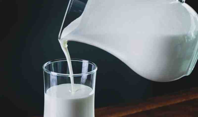 Нутрициолог призвала не пить молоко из-за риска развития опухолей