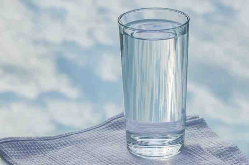 Признаки диабета можно выявить по стакану воды |