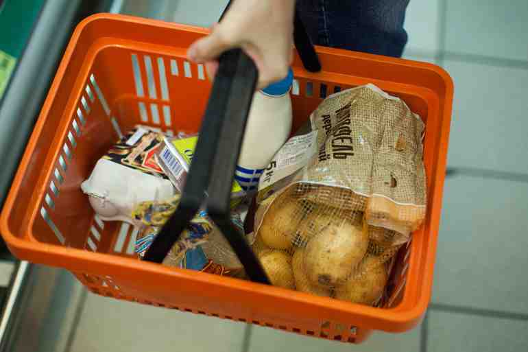 В Госдуму внесли законопроект, ограничивающий наценку на продукты