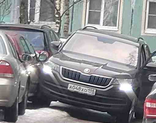 В на пр. Шостаковича шкода притерла припаркованный автомобиль