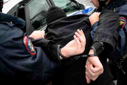 Неадекватный петербуржец разгромил АЗС и похитил у оператора 15 тысяч рублей О грабителе правоохранительных…