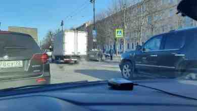 Фокус и грузовик устроили ДТП на Большом пр В.О. и 13-ой линии