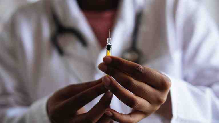Глава ФМБА отметила эффективность вакцины "Конвасэл"