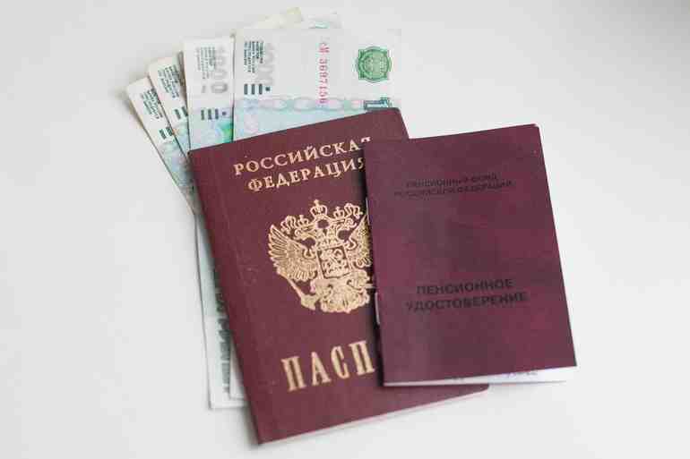 Смогут ли живущие за границей россияне получать пенсии: ответ Минтруда |