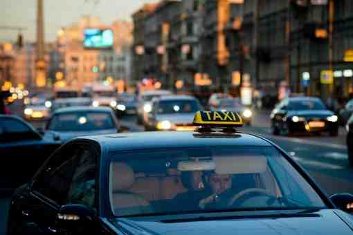 Тарифы на поездки в такси в Петербурге поднимут уже в этом месяце Повышение стоимости…
