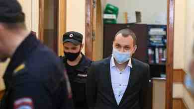 Суд в Петербурге отменил часть запретов с Юрия Хованского, обвиняемого в оправдании терроризма. В…