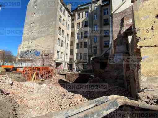 Стена реконструируемого здания на Лиговском проспекте рухнула на рабочих По предварительным данным, один человек…