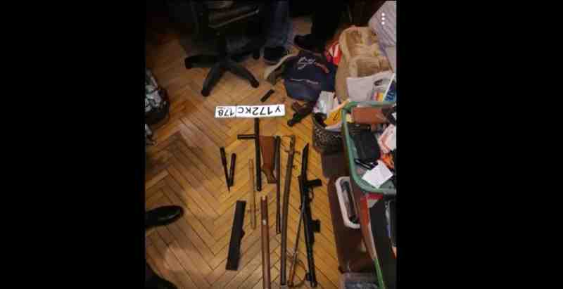 Любитель оружия и денег дольщиков: ГУ МВД показало арсенал, найденный в квартире подозревамого - Новости Санкт-Петербурга