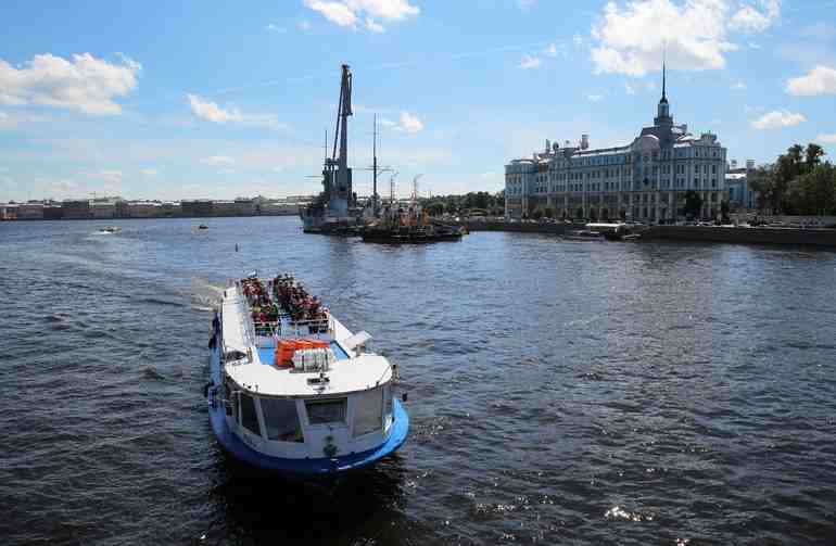 Рыбаки устроили весенний бот-парад в Петербурге - Новости Санкт-Петербурга