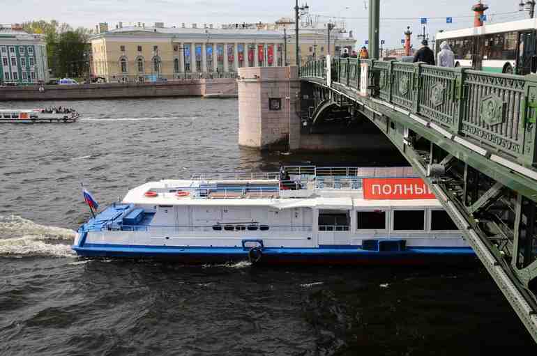 В Петербурге началась навигация по рекам и каналам - Новости Санкт-Петербурга