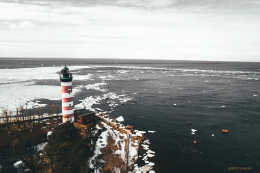 Аэросъёмка Шепелевского маяка на берегу Финского залива