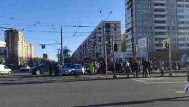 Заблокирован проезд трамваев в направлении м. Гражданский проспект на перекрёстке Просвещения и Светлановского. Затруднено…