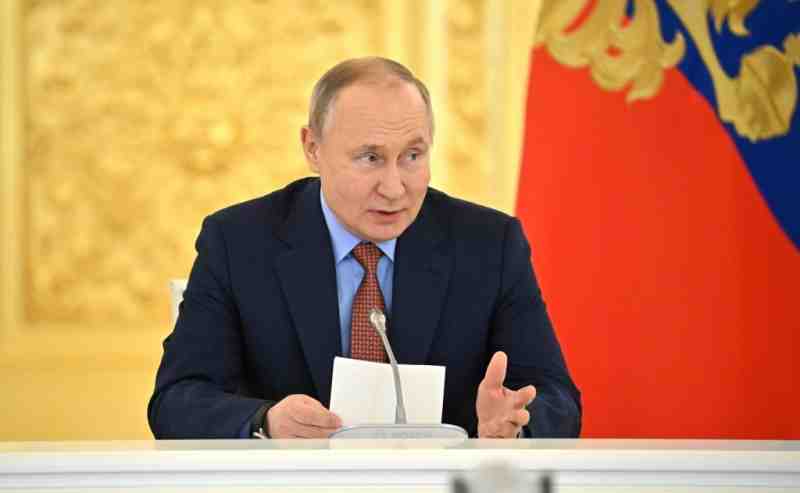 Путин утвердил временный порядок расчета с иностранными правообладателями в рублях - Новости Санкт-Петербурга