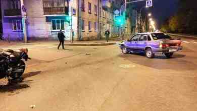 На улице Пограничника Гарькавого ваз 2115 сбил мотоциклистку Пилотессе оказывают медпомощь в машине скорой…