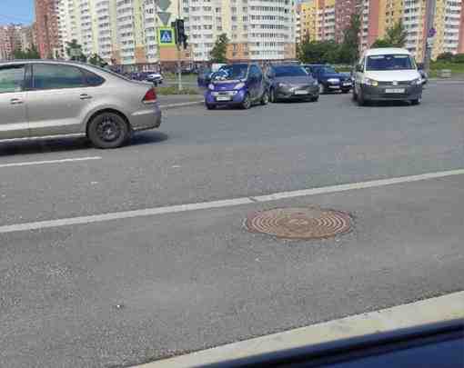 Форд пнул малыша на повороте с проспекта Захарова на проспект Маршала Жукова
