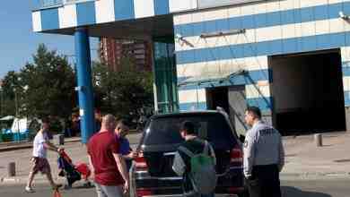 На парковке ТЦ Родео Драйв, Мерседес пытался припарковаться на место для инвалидов, либо уже…