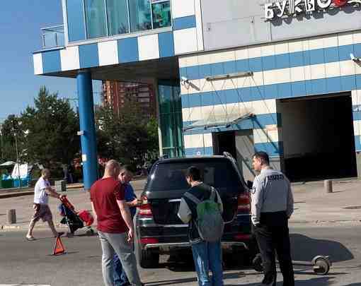 На парковке ТЦ Родео Драйв, Мерседес пытался припарковаться на место для инвалидов, либо уже…