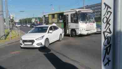Автобус догнал иномарку на проспекте Ветеранов перед «Солнечным городом». Удар был сильным, но к…