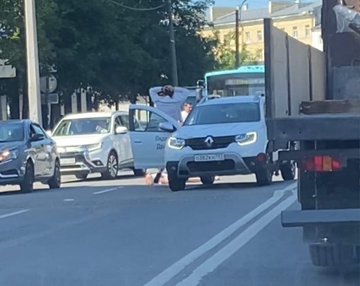 На Кременчугской 19к1, мужчина на каршеринге сбил 27-летнюю девушку на нерегулируемом пешеходном переходе. Девушка…