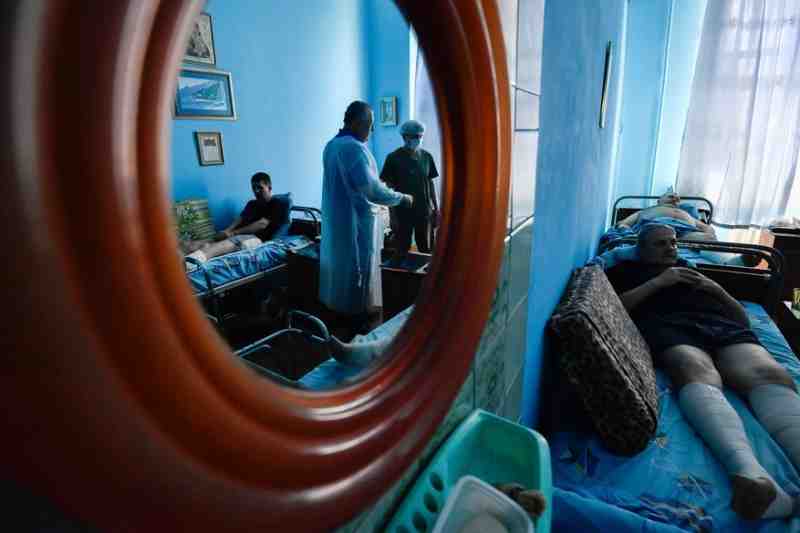 Тяжелобольных жителей Енакиево отправят на лечение в Ленобласти - Новости Санкт-Петербурга