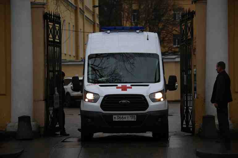 Неизвестные хулиганы в масках выстрелили в юношу на проспекте Ветеранов - Новости Санкт-Петербурга